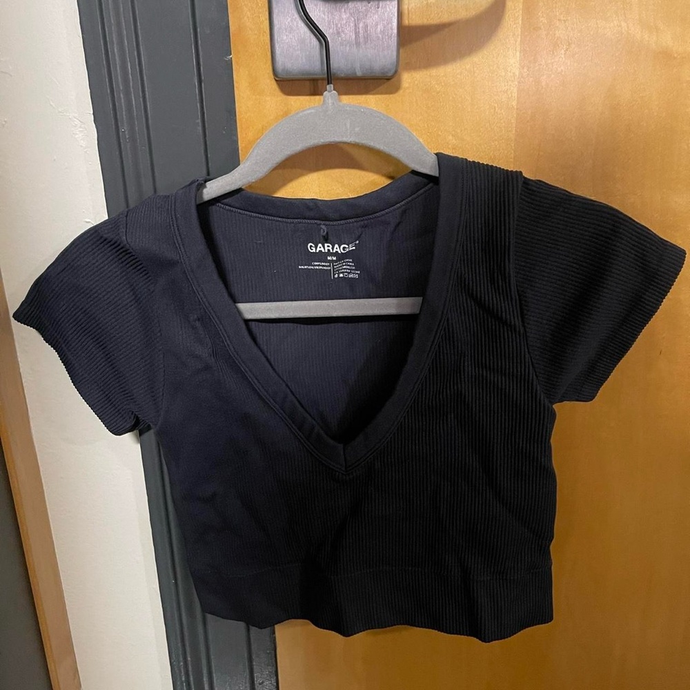 garage seamless crop top